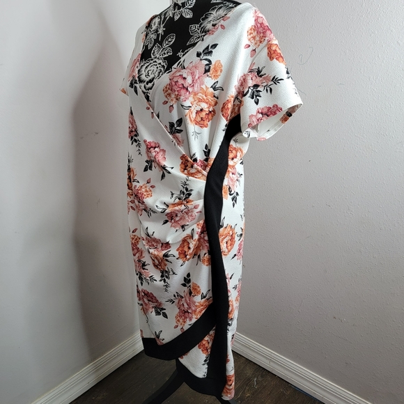 Almost Famous floral dress - Picture 3 of 10